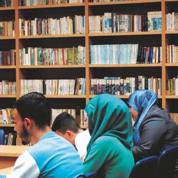 Refugiados en una biblioteca